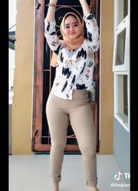 MEMEK NYEPLAK Tante sedang mesum pencinta konten langka dengan aksi memukau suka dandan bayi referensi bokep indo viral 2025 paling update image 3
