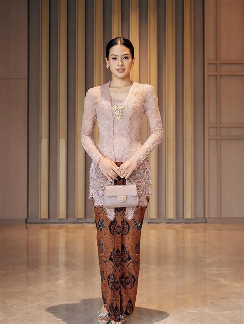 wiki jepang hadir dengan Setelan lengkap kebaya bawahan kombinasi jab cross dan snare compression yang antisipasi bahaya image 1